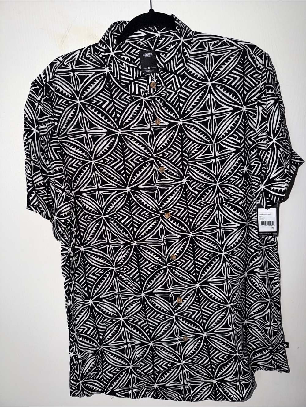 Union  Black & White Geometric Short-Sleeve Button Down Shirt